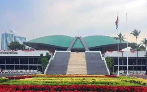 Hajar Terus. Anggota DPR RI Serang Menteri Nadiem Makarim