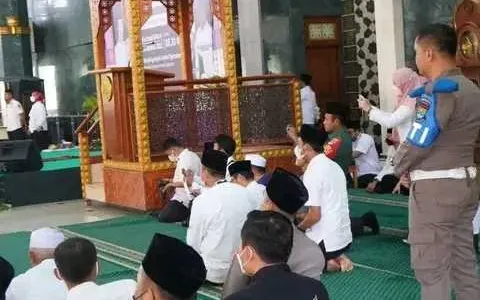 Sukseskan Tabligh Akbar di Masjid Al-amjad, Puluhan Satpol PP Berjaga Disetiap Titik