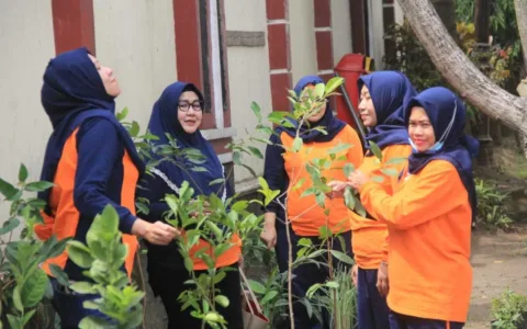Ikatan Adhyaksa Dharmakarini Kota Malang Tanam Obat Keluarga