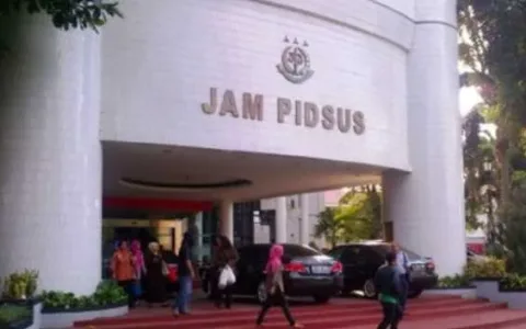 NGERIH…Jaksa Agung Diminta Tetapkan Veri Anggrijono Sebagai Tersangka Impor Baja