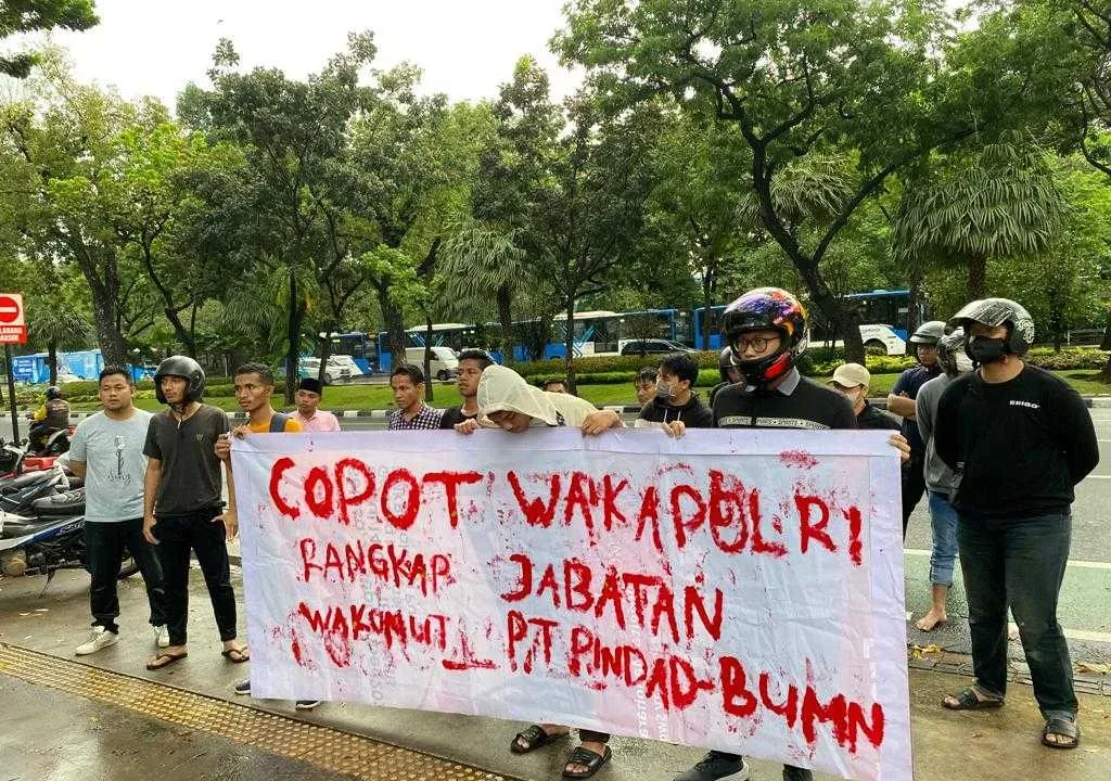 PERMISI: Copot Jabatan Wakapolri di PT Pindad