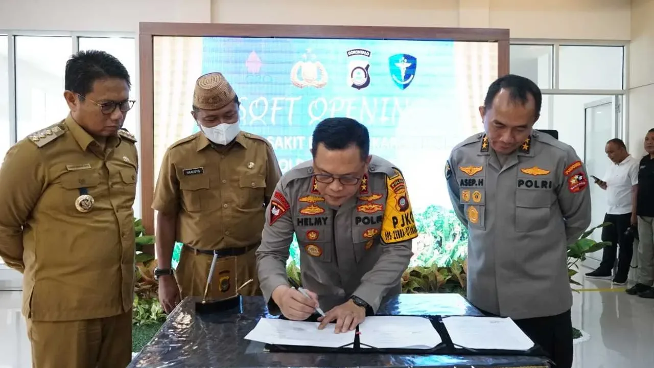 Kapolda Gorontalo Pimpin Upacara PTDH Personil