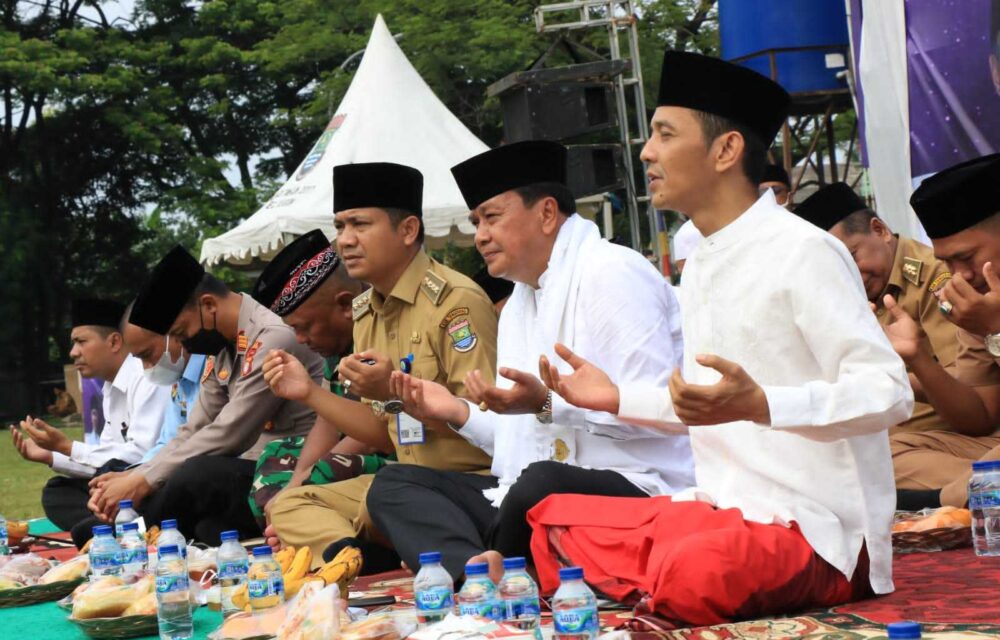 Sekda Bersama Masyarakat Legok Berdo'A Agar Ekonomi Dan Kesehatan Segera Pulih Dan Bangkit
