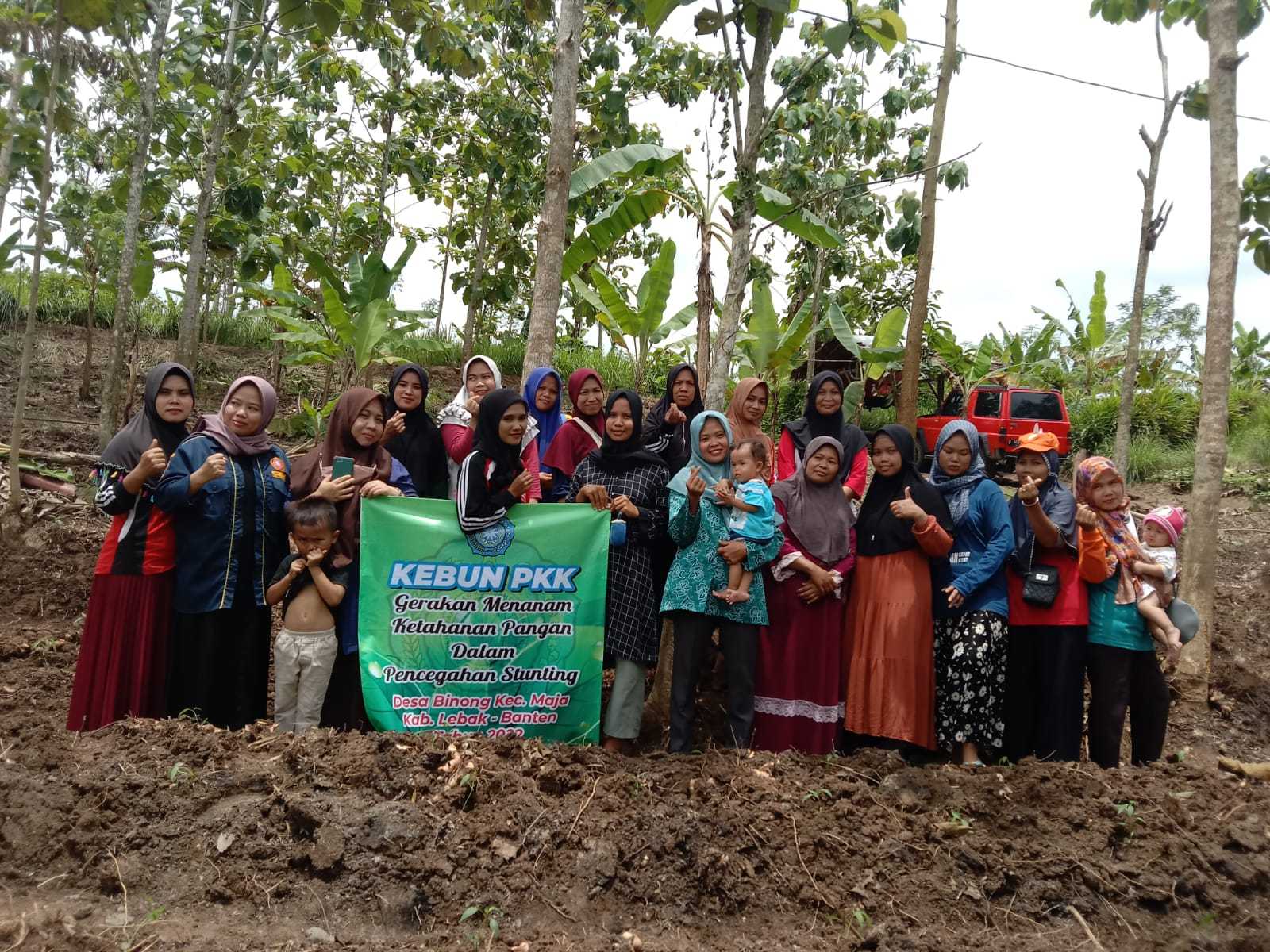 Mantap...!Gerakan Menanam Pohon Di Binong Maja