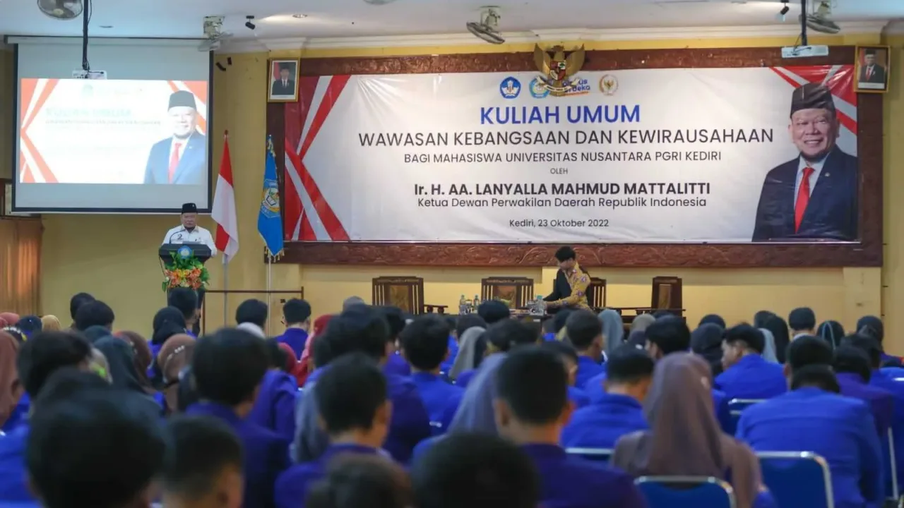 Ketua DPD RI Paparkan Penyebab APBN Selalu Minus Ketika Isi Kuliah Umum Di UNP Kediri