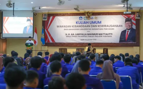 Ketua DPD RI Paparkan Penyebab APBN Selalu Minus Ketika Isi Kuliah Umum Di UNP Kediri