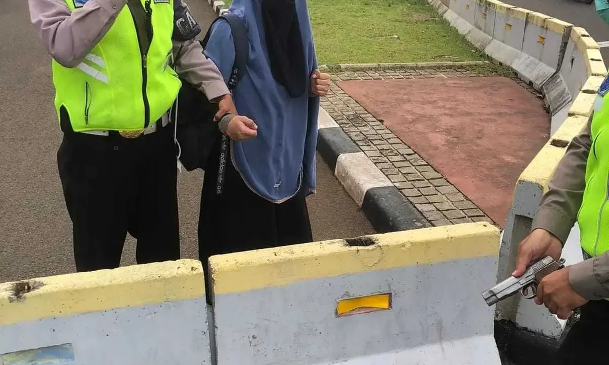 Seorang Perempuan Ditangkap Polisi Bawa Senjata Api ke Istana