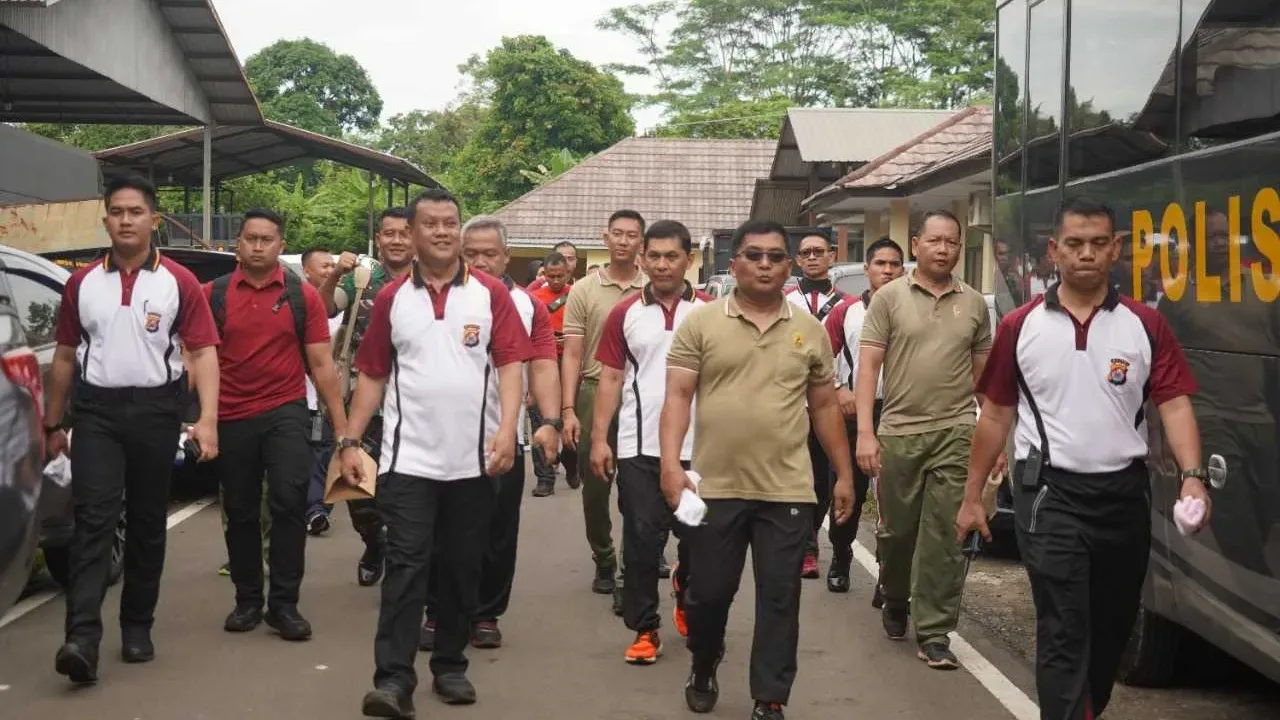 Diawali Ujung Barat Pulau Jawa, Guyub TNI-Polri Buat Indonesia Bergetar