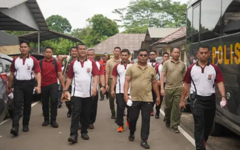 Diawali Ujung Barat Pulau Jawa, Guyub TNI-Polri Buat Indonesia Bergetar