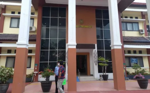 PARAH…Oknum Hakim Larang Bawa Posel Masuk Ruangan Tak Ada Dasar Hukum