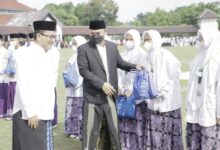 Perumdam Tkr Bagikan Ribuan Pake Sembako Ke Santri Di Kabupaten Tangerang