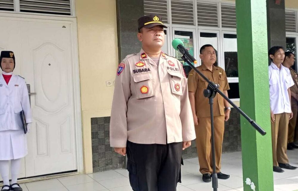 Kasat Binmas Polres Lebak Pimpin Upacara,Berikan Pembinaan Di Smkn 1 Rangkasbitung