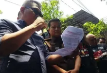 MANTAP…Kejari Kota Malang Berbaur Bersama Massa Aksi Aremania