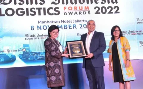 Berhasil Akselerasi Pesisir Jadi Pusat Ekonomi Hijau, Bupati Zaki Raih Penghargaan BILA 2022