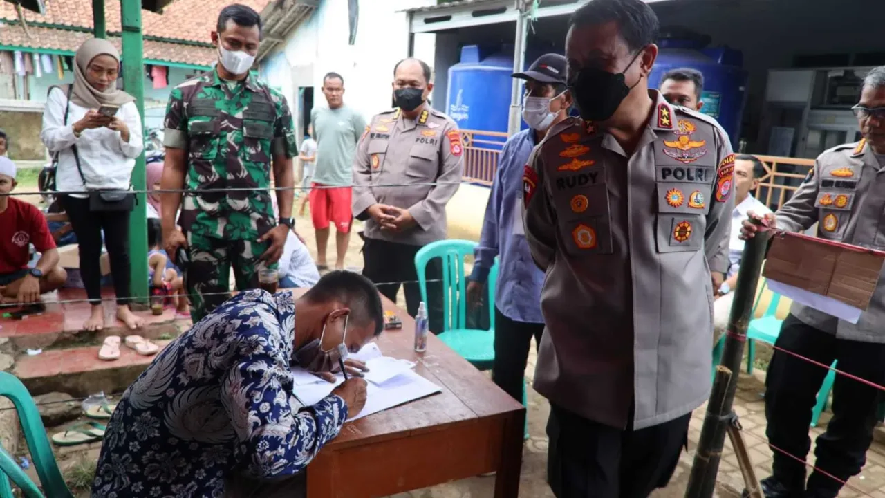 Pastikan Pilkades AMAN…Kapolda Banten Pantau ke TPS