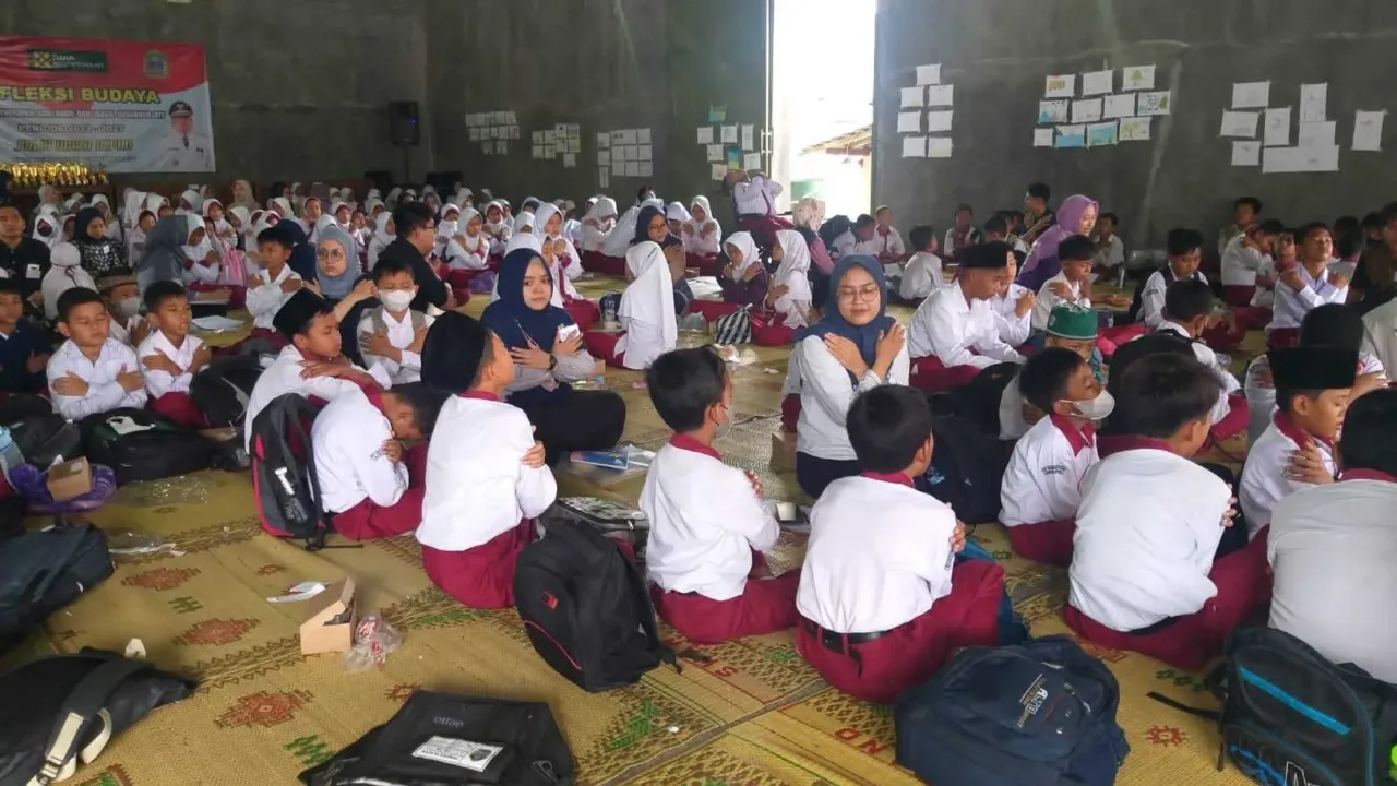Kemensos Berikan Santunan, SD Ambruknya di Gunung Kidul