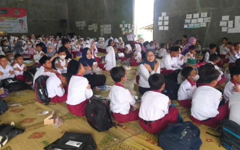 Kemensos Berikan Santunan, SD Ambruknya di Gunung Kidul