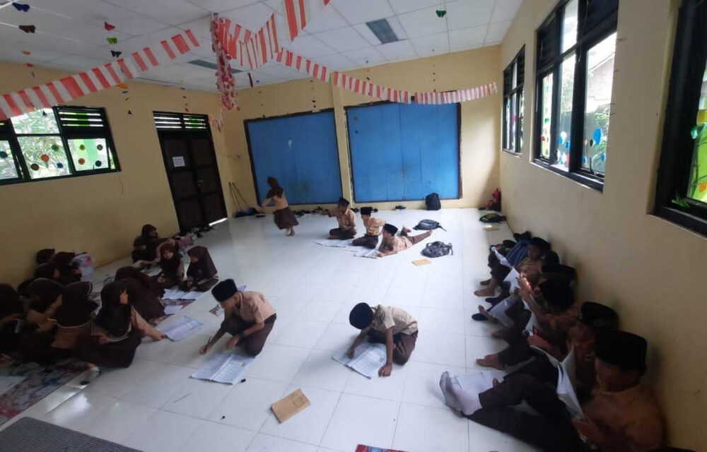 Cerita Siswa Min 2 Serang Belajar Di Lantai