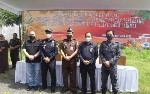 SIKAT HABIS…Kejari Kota Malang Musnahkan Obat Terlarang
