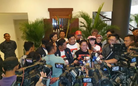 Rambut Putih dan Kambing Hitam