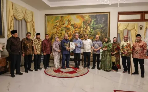 Dijamu KBRI Thailand,Ketua DPD RI Jelaskan Mengapa Kembali Ke Sistem Asli Indonesia