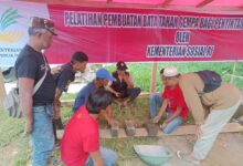 Fasilitasi Peluang Usaha, Kemensos Latih Penyintas Gempa Cianjur Buat Bata Tahan Gempa