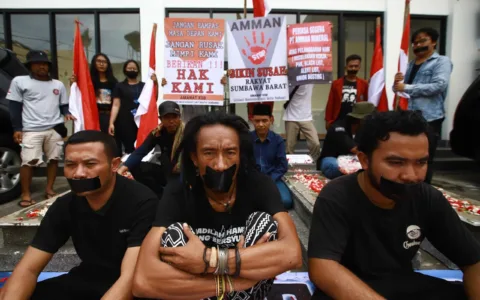 Puluhan Kobran PT AMNT Mogok Makan di Depan Komnas HAM