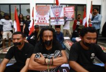 Puluhan Kobran Pt Amnt Mogok Makan Di Depan Komnas Ham