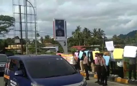 NGERI…Laskar Pemuda Sumbar Tolak Kehadiran Anies Baswedan di Sumatera Barat