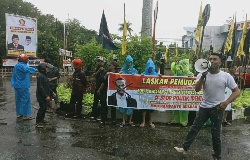 Tolak...!Massa Aksi Tak Terima Sumatera Barat Dikunjungi Anies Baswedan