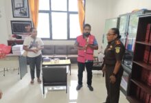 Sikat...!Kajari Biak Numfor Terima Tersangka Dan Barang Bukti Kasus Korupsi