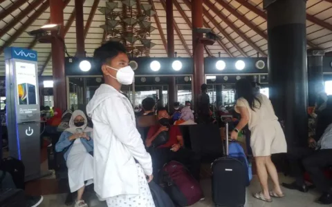 ASTAGA…Ratusan Penumpang Lion Air Terlantar Dua Jam Lebih