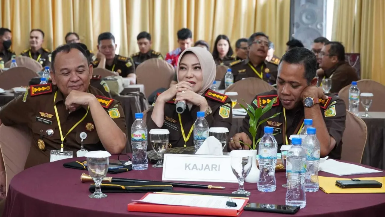 Kajari Cantik di Batam Terima Penghargaan dari Kajati Kepri, Ternyata Ini Penyebabnya