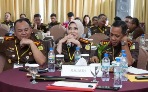 Kajari Cantik di Batam Terima Penghargaan dari Kajati Kepri, Ternyata Ini Penyebabnya