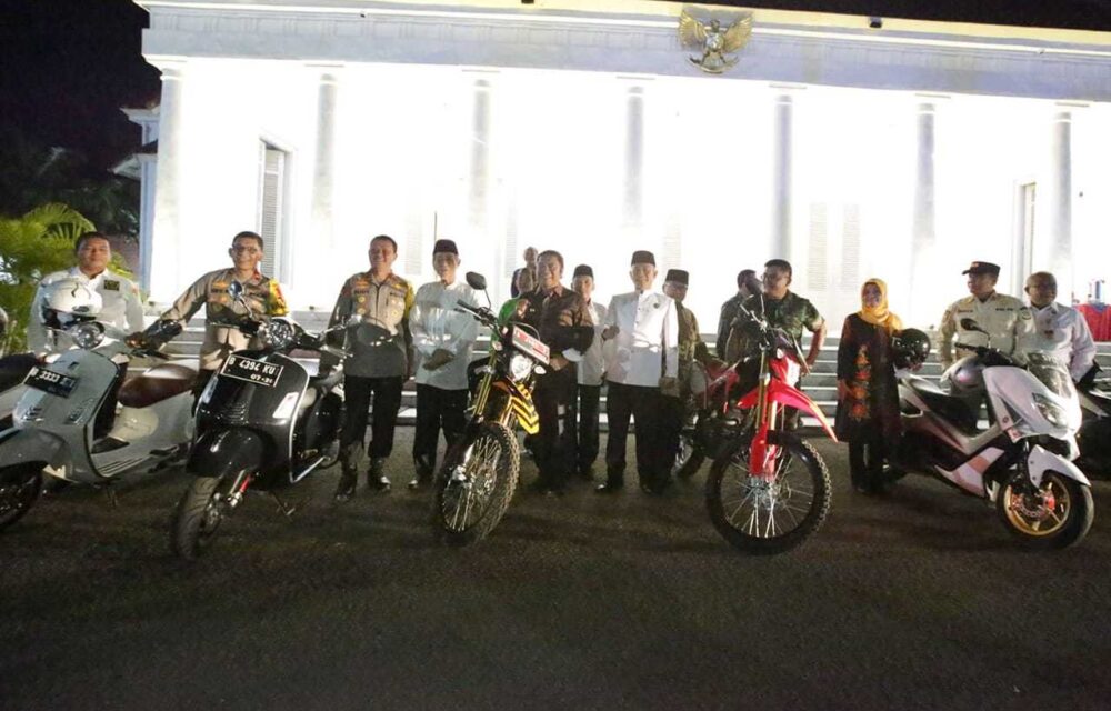 Pantau Malam Natal, Pj Gubernur Banten Al Muktabar Kendarai Motor Trail