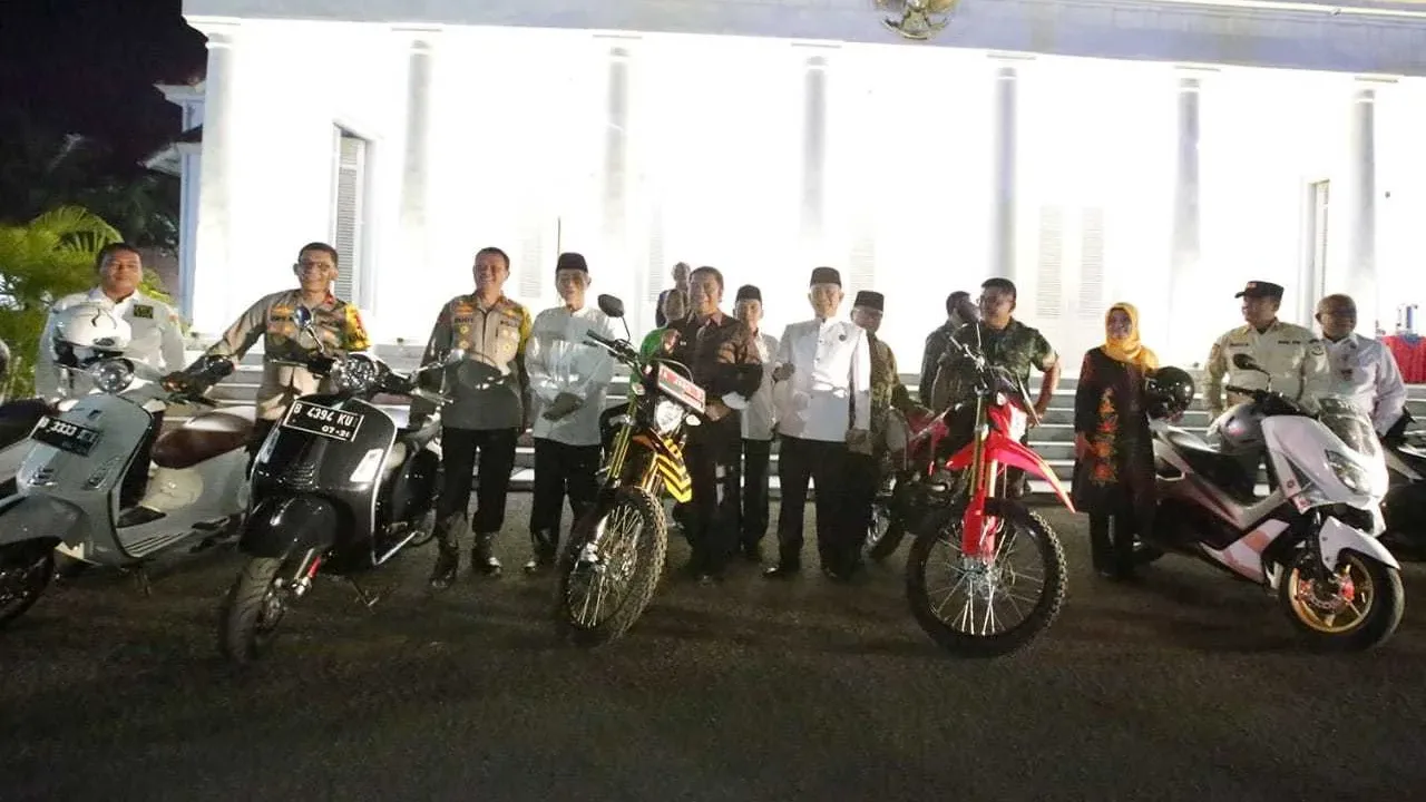 Pantau Malam Natal, Pj Gubernur Banten Al Muktabar Kendarai Motor Trail