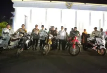 Pantau Malam Natal, Pj Gubernur Banten Al Muktabar Kendarai Motor Trail