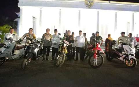Pantau Malam Natal, Pj Gubernur Banten Al Muktabar Kendarai Motor Trail
