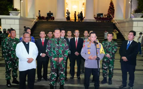 Tinjau Gereja di Malam Natal, Kapolri Pastikan TNI-Polri Beri Rasa Aman Sepanjang Nataru
