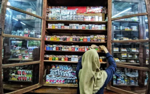 KABAR GEMBIRA…Komunitas Kretek Sebut Presiden Tak Melarang Rokok Ketengan