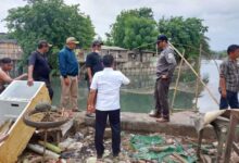 Bangli Dibantaran Kali Perancis Kosambi Dibongkar, Camat: Kita Tata Rapih Dan Kembalikan Fungsinya