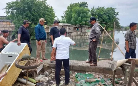 Bangli Dibantaran Kali Perancis Kosambi Dibongkar, Camat: Kita Tata Rapih dan Kembalikan Fungsinya