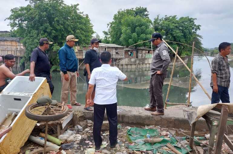 Bangli Dibantaran Kali Perancis Kosambi Dibongkar, Camat: Kita Tata Rapih Dan Kembalikan Fungsinya