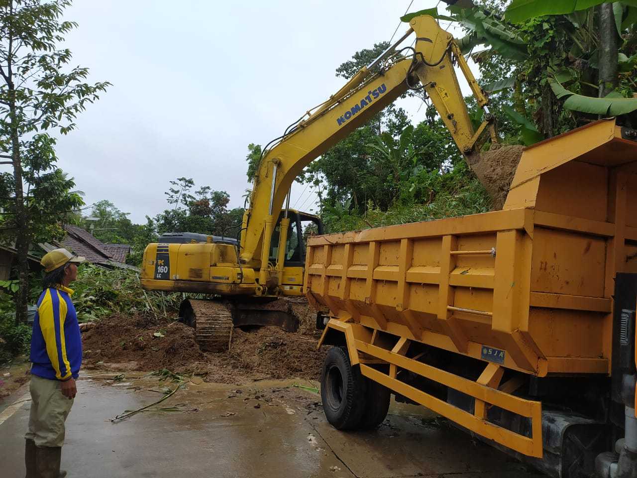 Aksi Gerak Cepat Uptd Pjj Wilayah Pandeglang Tangani Jalan Amblas..!!
