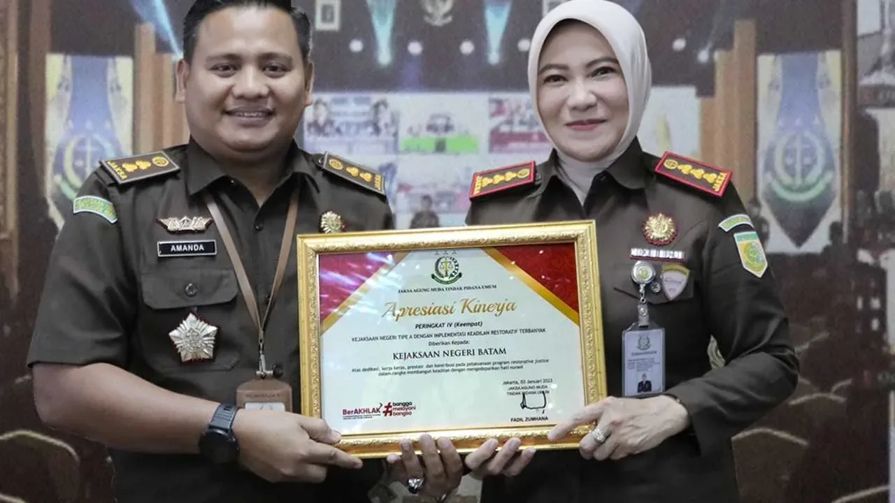 Kajari Cantik di Batam Kembali Borong Prestasi