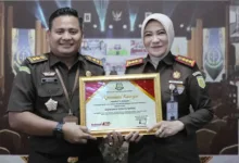 Kajari Cantik di Batam Kembali Borong Prestasi