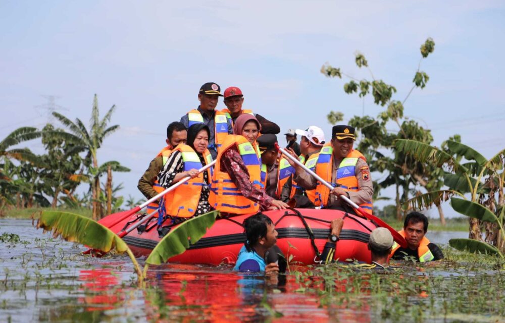 Mensos Jangkau Area Terisolasi Dengan Perahu Karet