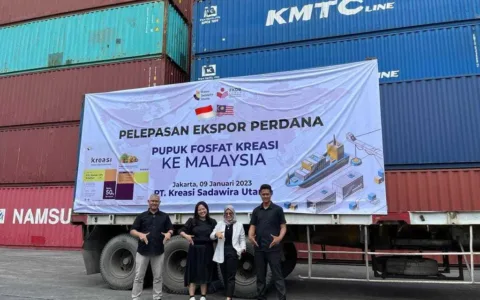 Perdana! Perusahaan Binaan FKDB Ekspor Pupuk Fosfat Ke Malaysia