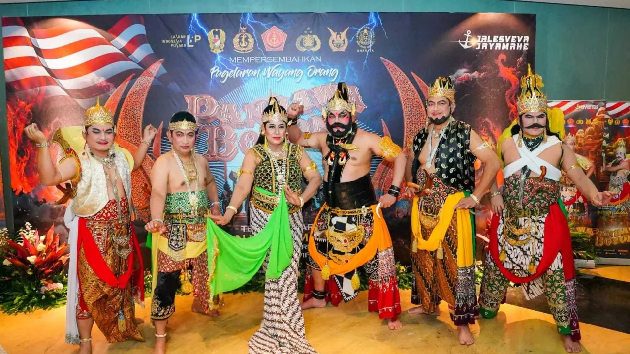 Kapolri dan Panglima TNI Lestarikan Budaya Lewat Pertunjukan Wayang