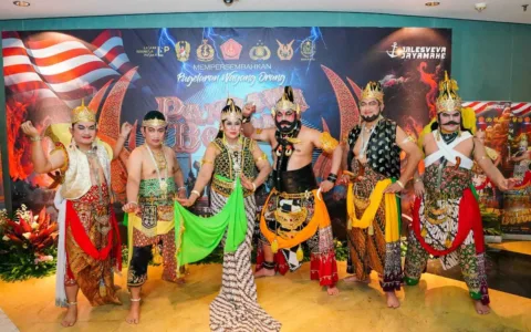 Kapolri dan Panglima TNI Lestarikan Budaya Lewat Pertunjukan Wayang